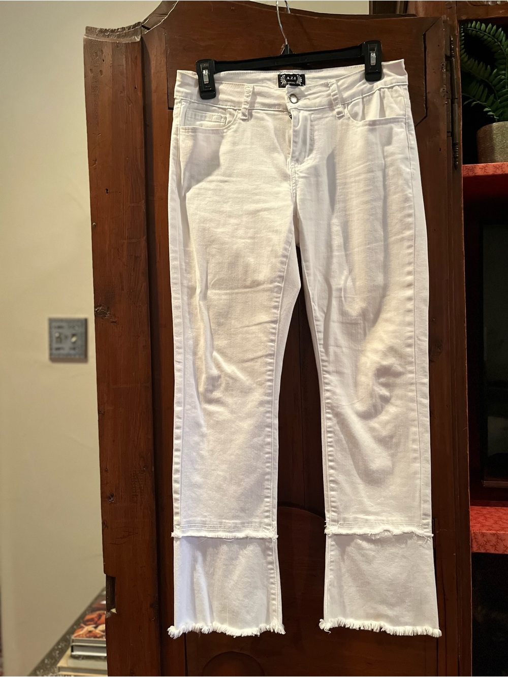 White Straight-Leg Jeans with Frayed Split Hem